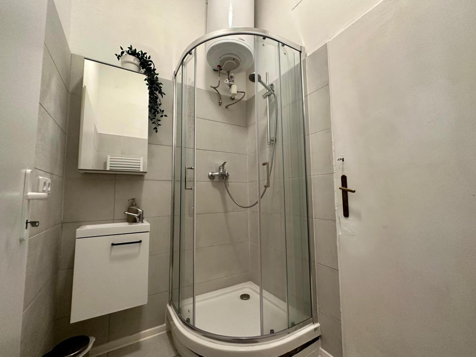 Spacious Apartment, 3 Min To U6 Metro Βιέννη Εξωτερικό φωτογραφία