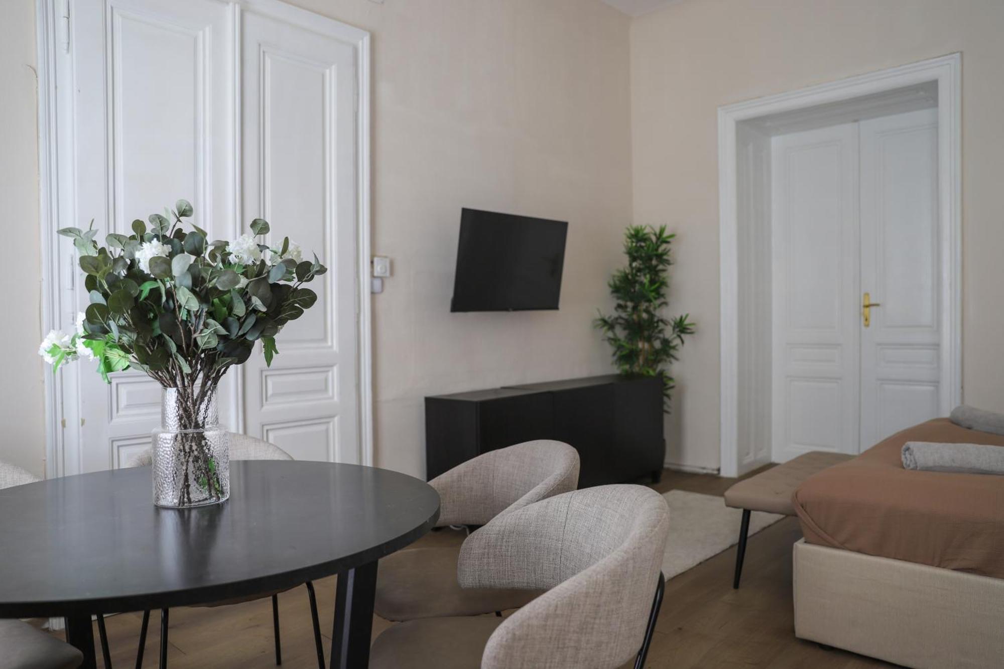 Spacious Apartment, 3 Min To U6 Metro Βιέννη Εξωτερικό φωτογραφία